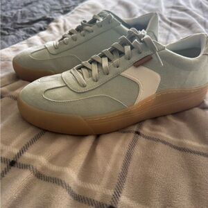 EUC DR SCHOLLS POWDER BLUE SZ 10